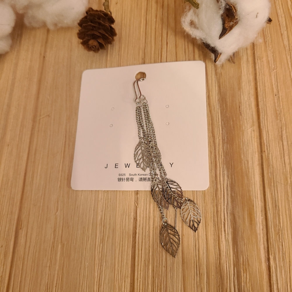🍃🍃NEW🍃🍃Gorgeous Threaded Leaf Dangle Earrings in SILVER - Picture 8 of 13